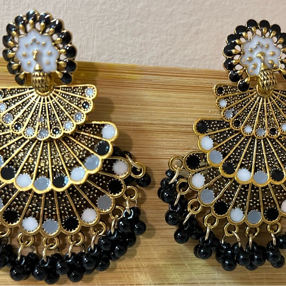 Indian earrings - Picture 2 of 4